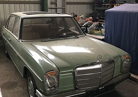 Mercedes-Benz 200 W115