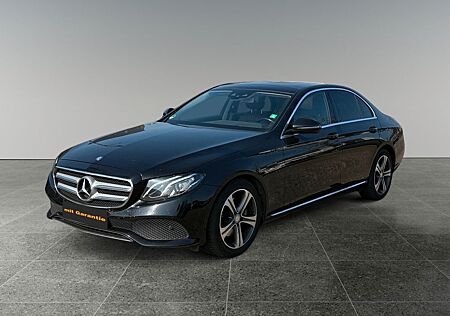 Mercedes-Benz E 220 d-Automatik-Kamera-Pano-Leder