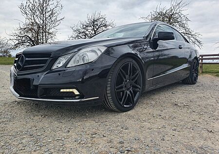 Mercedes-Benz E 350 Coupé CGI BlueEFFICIENCY AVANTG....