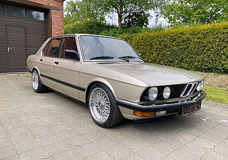 BMW 528 E28 Top Zustand viel Invest. NEULACK H-Kennz.
