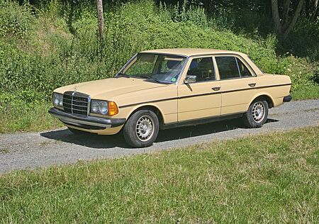 Mercedes-Benz 230 E
