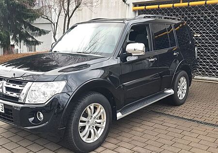 Mitsubishi Pajero 3,2 DI-D 4WD Top Automatik Top