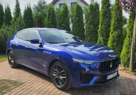 Maserati Levante Perfect Bluemozione and RED interior! Q4