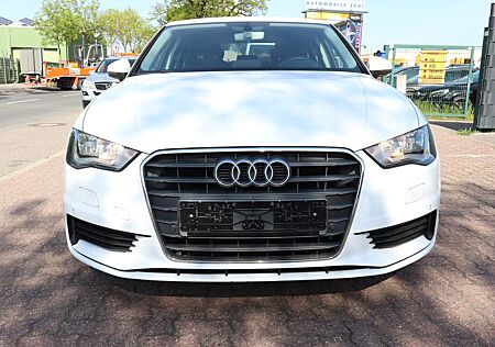 Audi A3 1.6 TDI clean Euro-6 -Navi
