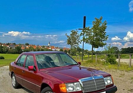 Mercedes-Benz 200 Mercedes Benz W124 200E Oldtimer