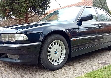 BMW 735i A -