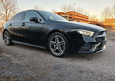 Mercedes-Benz A 180 A Klasse Limousine AMG ACC Scheckheftgepflegt