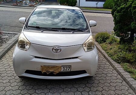 Toyota IQ 1,0-l-/TÜV 4/28/Klima