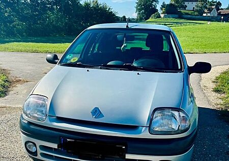Renault Clio Initiale 1.4 16V Automatik Initiale
