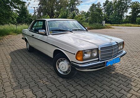 Mercedes-Benz 230 C