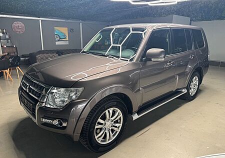 Mitsubishi Pajero 3.2 DI-D Star Erst 87000Km!!!! 7-Sitzer!!