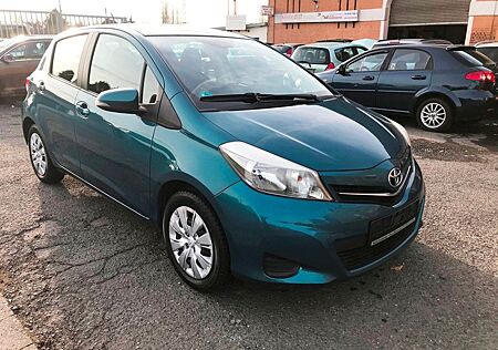 Toyota Yaris Life 1.3/2.Hand/Rück.Kamera/Tüv Neu