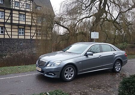 Mercedes-Benz E 200 CGI BlueEFFICIENCY AVANTGARDE