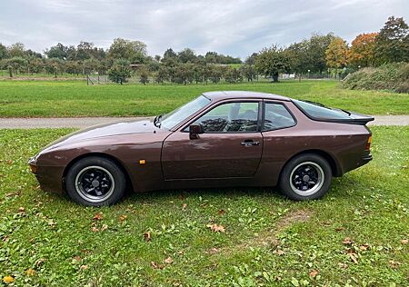 Porsche 944