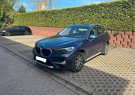 BMW X1 xDrive 25 i xLine Aut. Navi P-dach Leder