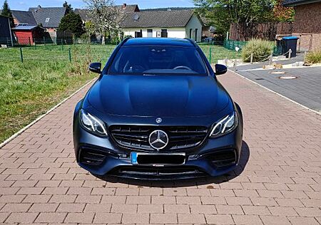 Mercedes-Benz E 63 AMG 4MATIC+ T First Edition Black