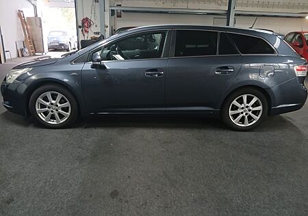 Toyota Avensis Kombi Executive SR WR HU SERV NEU AHK