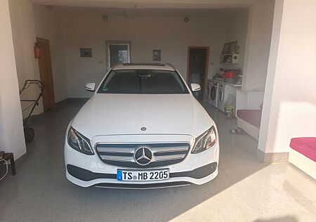Mercedes-Benz E 220 E 220d T AVANTGARDE Autom. Widescreen,Burmester,