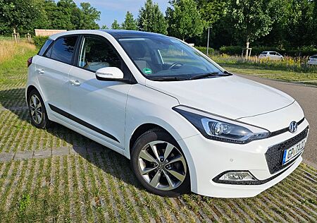 Hyundai i20 1.2 Style mit Panoramadach