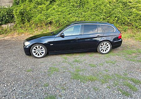 BMW 330i Touring **Soundsystem**Einparkhilfe**