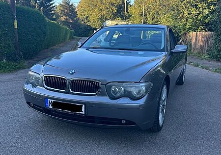 BMW 735i A -