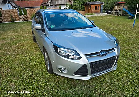 Ford Focus 2,0TDCi 103kW PowerSh. Champions Ed. T...