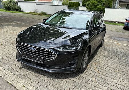 Ford Focus Turnier Titanium Design /LED/Navi/Kamera