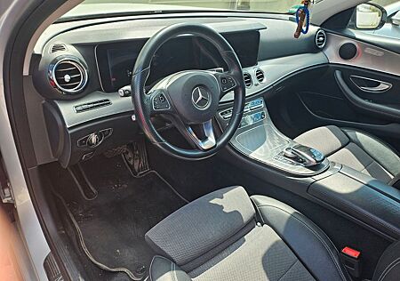 Mercedes-Benz E 220 d Autom. -