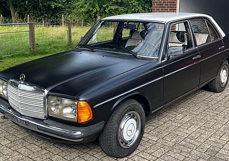 Mercedes-Benz 230