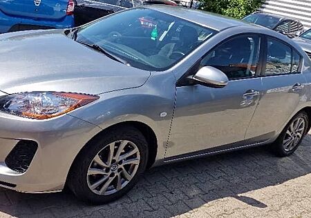 Mazda 3 Lim. Center-Line