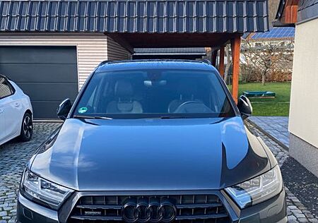 Audi Q7 3.0 TDI quattro - Matrix, HuD STHD, AHK ACC