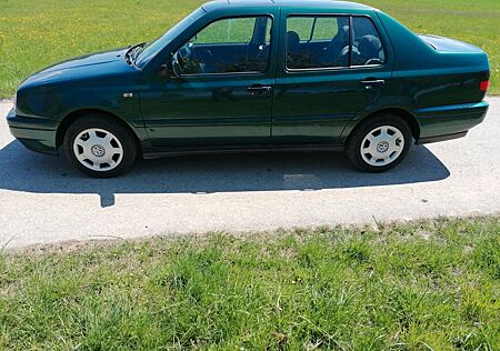 VW Vento Volkswagen 1.8 GLX
