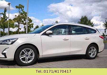 Ford Focus Turnier Titanium , Mod.2021,Tüv,Reifen Neu