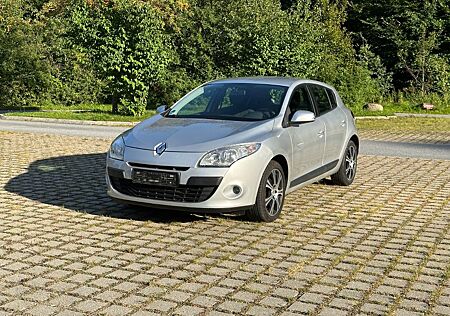 Renault Megane 3 Expression 1.6 16V