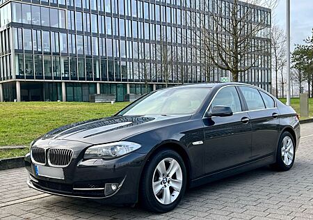 BMW 528i - Sophistograu 6-Zylinder