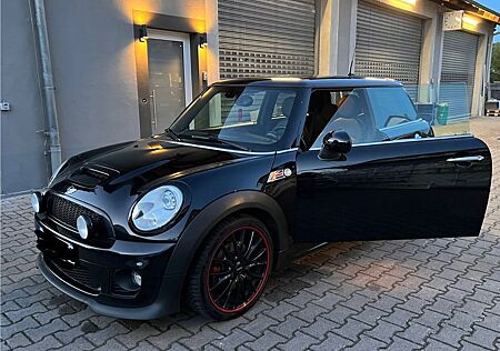 Mini Cooper S mit John Cooper Works Ausstattung