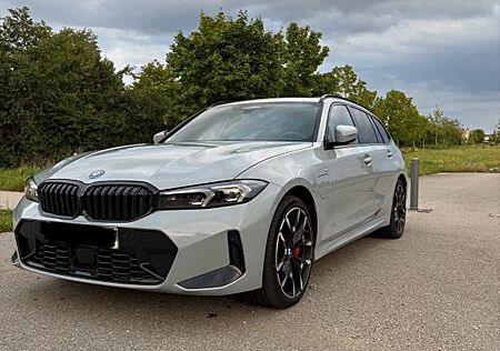 BMW 330e xDrive Touring Automatik M-Sport Pro