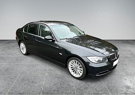 BMW 330xd Automatik*SD*AHK*PDC*Leder*Navi*Alu*