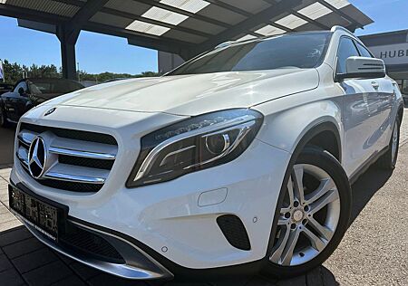 Mercedes-Benz GLA 200 /220d Exklusiv 4Matic Aut Leder Navi Pano
