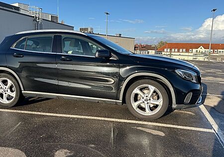 Mercedes-Benz GLA 180 Sport Utility, Autom, LED, SHZ, NAVI