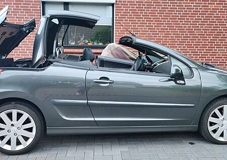 Peugeot 207 CC Black & White Edition 120 Black & Whi...