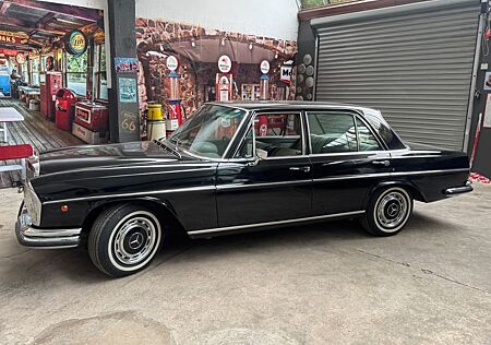 Mercedes-Benz 250 SE , W108