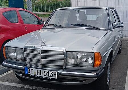 Mercedes-Benz E 200 W123 H Kennzeichen