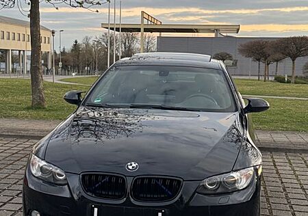 BMW 320i - Sthz | M - Paket | 8 - Fach bereift