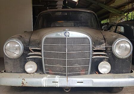 Mercedes-Benz 190 Db, Faltdach, AHK, durchgehende Sitzbank