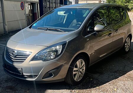 Opel Meriva 1.4 mit Klimaauto. Tüv 10/2026