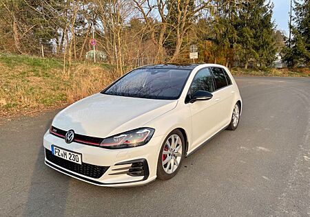 VW Golf Volkswagen 7 GTI DSG,PANO,DYNAUDIO,RFK uvm
