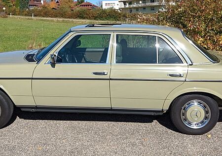 Mercedes-Benz E 230