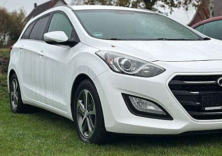 Hyundai i30 blue 1.6 CRDi 100kW Premium Premium