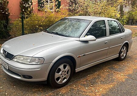 Opel Vectra 1.8 16V Edition 100 Edition 100